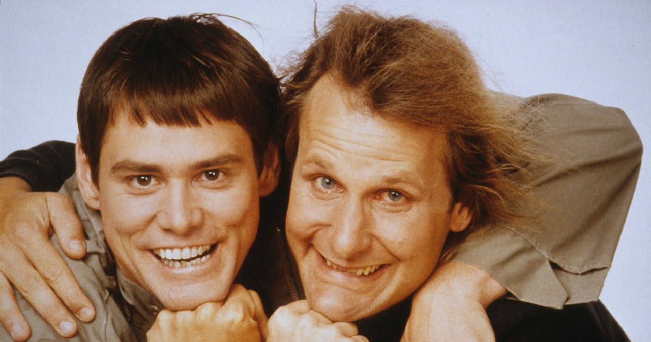 Jim Carrey i Jeff Daniels w filmie "Głupi i głupszy" /New Line Cinema/Collection Christophel/East News /East News