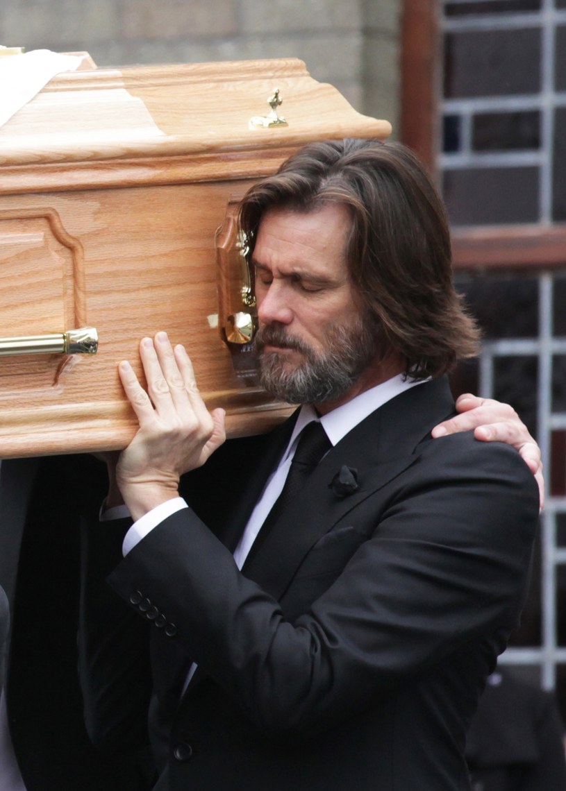 Jim Carrey niósł trumnę swojej ukochanej (2015) /Debbie Hickey /Getty Images