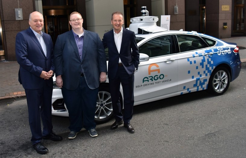 Jim Hackett (prezes Forda), Bryan Salesky (prezes Argo AI) i Herbert Diess (prezes Volkswagena) /Informacja prasowa