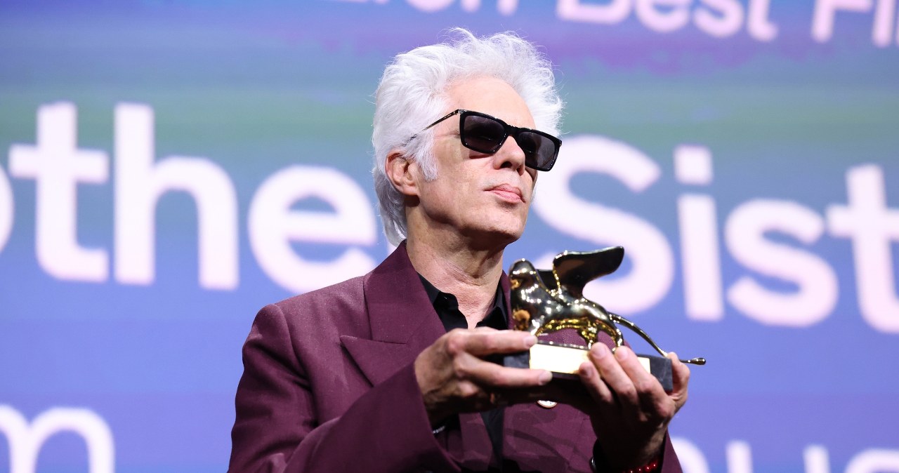 Jim Jarmusch ze Złotym Lwem za film "Father Mother Sister Brother" / Daniele Venturelli / Contributor /Getty Images