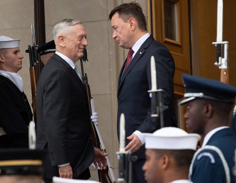 Jim Mattis i Mariusz Błaszczak /NICHOLAS KAMM / AFP /East News