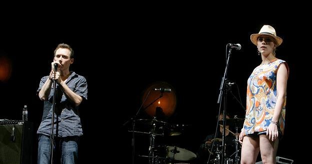 Jim Reid i Scarlett Johansson podczas koncertu na festiwalu Coachella fot. Kevin Winter /Getty Images