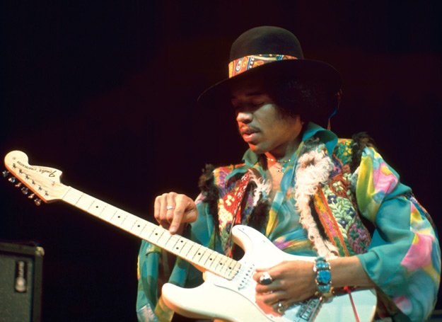 Jimi Hendrix 40 lat po śmierci wciąż uznawany jest za najlepszego gitarzystę wszech czasów /Sony Music