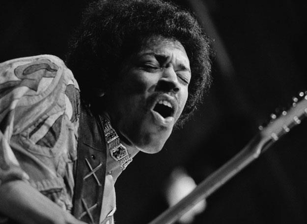 Jimi Hendrix na scenie - fot. Evening Standard /Getty Images
