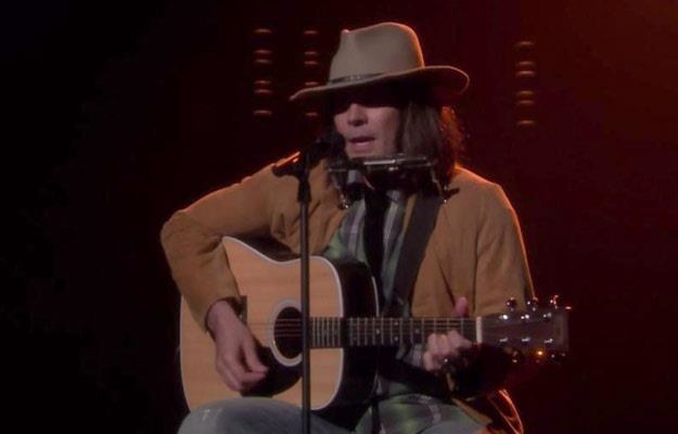 Jimmy Fallon jako Neil Young /
