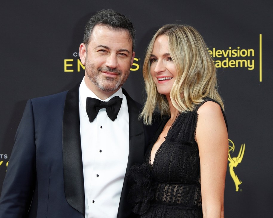 Jimmy Kimmel i Molly McNearney przed ceremonią rozdania nagród Emmy /Shutterstock