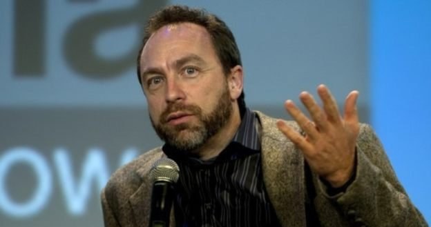 Jimmy Wales - człowiek, który sprawił, że papierowe encyklopedie leżą na półkach i kurzą się /AFP