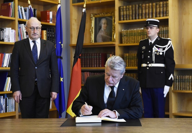 Joachim Gauck był w ambasadzie Francji /AFP
