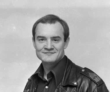 Joachim Lamża przyznaje, że aktorem został przypadkiem. "Znalazłem się w tym zawodzie przypadkowo. Nigdy nie miałem, jak to się mówi, 'ciągot na bramkę', że to mój wymarzony zawód. Mama wciągnęła mnie do Teatru Młodego Widza w TVP. Zagrałem młodego Juliusza Verne'a. Sam z siebie nigdy nie miałem takiego pomysłu na życie, żeby zostać aktorem" - wspominał w rozmowie z "Tele Tygodniem".

Wydział Aktorski Państwowej Wyższej Szkoły Teatralnej w Warszawie ukończył w 1974 roku. Jedną z pierwszych ekranowych ról zagrał dwa lata później w telewizyjnym filmie Filipa Bajona "Powrót", w którym wcielił się - po warunkach - w postać boksera.