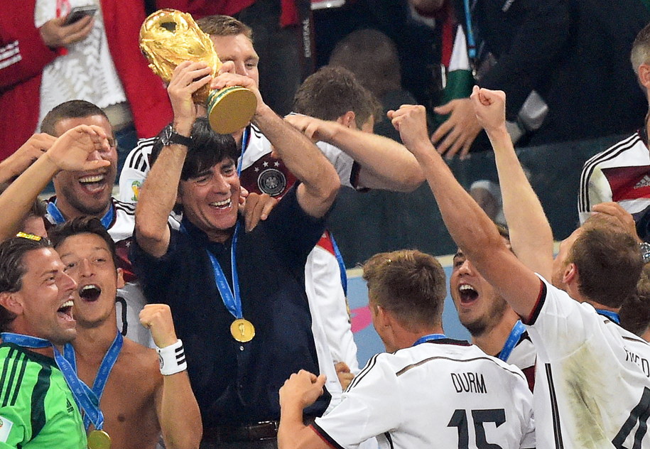 Joachim Loew doprowadził niemiecką reprezentację do mistrzostwa świata w 2014 roku /MARCUS BRANDT /PAP/EPA