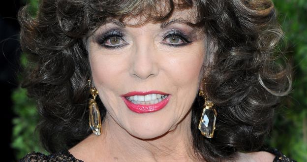 Joan Collins do dziś z dumą prezentuje burzę czarnych włosów - fot. Pascal Le Segretain /Getty Images/Flash Press Media