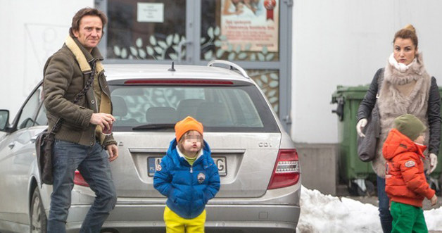 Joanna Brodzik i Paweł Wilczak z synami /Foto IP