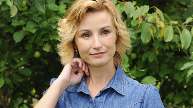 Joanna Brodzik na planie serialu "Życie nad rozlewiskiem" / fot. Jarosław Antoniak /MWMedia
