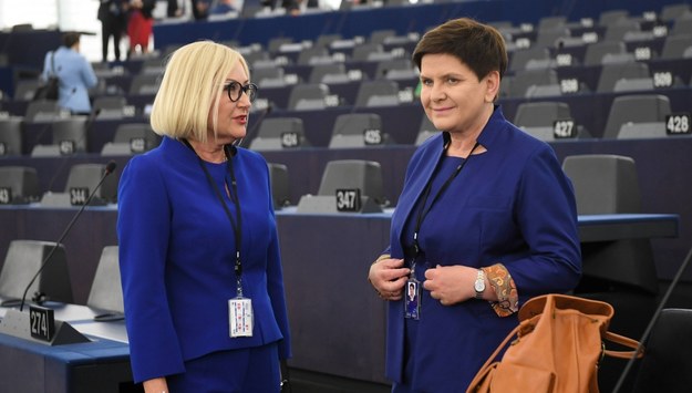 Joanna Kopcińska i Beata Szydło / 	Radek Pietruszka   /PAP