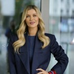 Joanna Krupa na pokazie Mariusza Przybylskiego. Cała w prześwitach