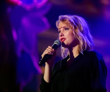 Joanna Kulig: Słynna aktorka znów w roli wokalistki. Posłuchaj "Związane mam ręce"