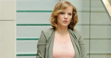 Joanna Kulig z unieruchomioną nogą na planie "O mnie się nie martw 2" /Agencja W. Impact