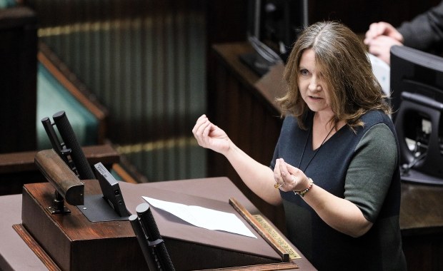 Joanna Lichocka odwołana z funkcji za głośny wulgarny gest. Zaważyło… zachowanie posłów PiS