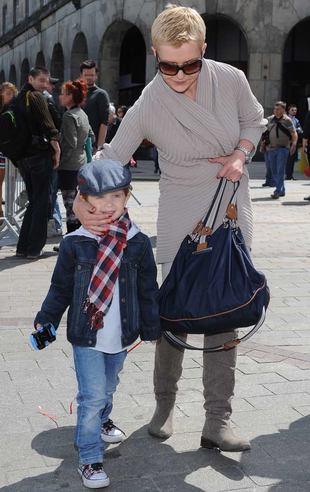 Joanna Racewicz z synem, fot.Andras Szilagyi &nbsp; /MWMedia