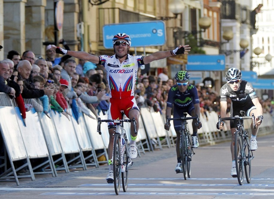 Joaquim Rodriguez na mecie 3. etapu /JAVIER ETXEZARRETA /PAP/EPA