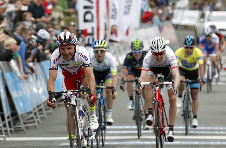 Joaquim Rodriguez na mecie 4. etapu /JAVIER ETXEZARRETA /PAP/EPA