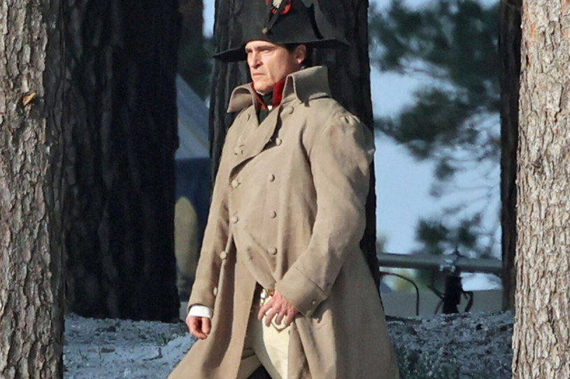 Joaquin Phoenix jako Napoleon Bonaparte /GoffPhotos / SplashNews.com /East News