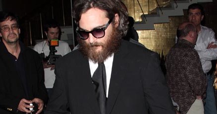 Joaquin Phoenix opuszcza klub LIV w Miami - fot. Alexander Tamargo /Getty Images/Flash Press Media