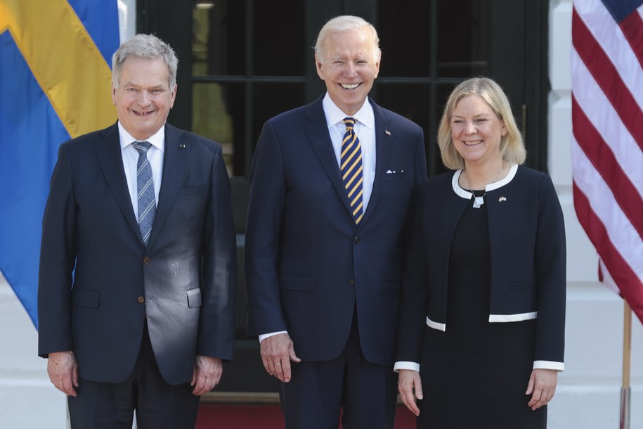 Joe Biden (C) fiński prezydent Sauli Niinisto (L) i szwedzka premier Magdalena Andersson /Oliver Contreras/POOL /PAP/EPA