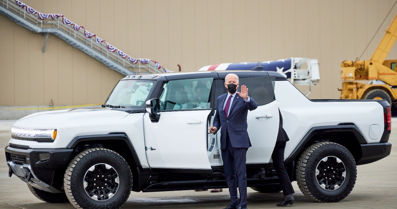 Joe Biden i Hummer Pickup /Informacja prasowa