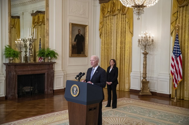 Joe Biden i Kamala Harris podczas konferencji prasowej /SHAWN THEW/POOL /PAP/EPA