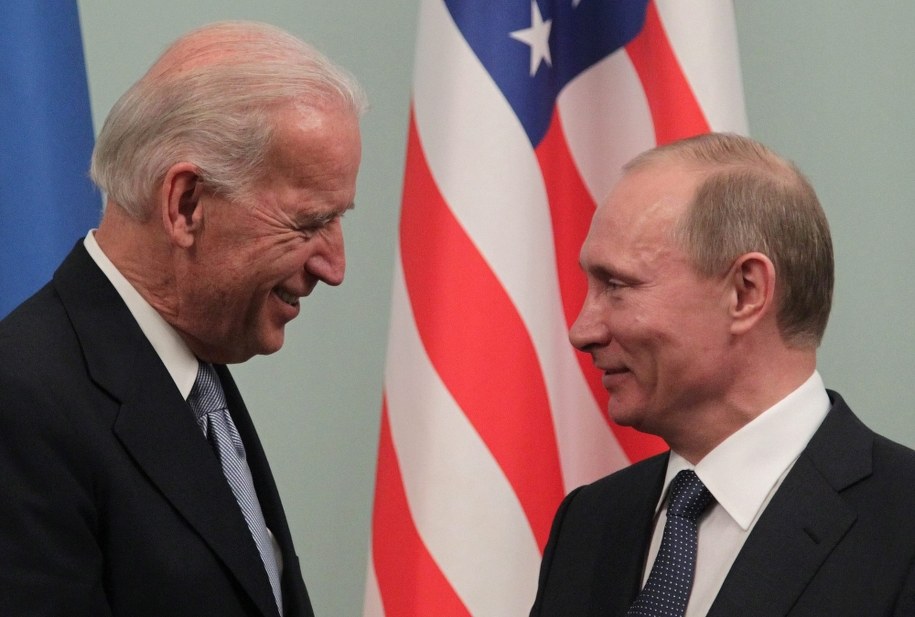 Joe Biden i Władimir mogą spotkać się już w czerwcu (tutaj: na zdjęciu z marca 2011) /MAXIM SHIPENKOV    /PAP/EPA