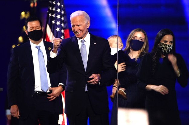 Joe Biden podczas spotkania z wyborcami /JIM LO SCALZO /PAP/EPA