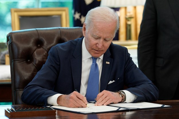Joe Biden podpisał ustawę Lend-Lease dla Ukrainy /PAP/EPA/YURI GRIPAS / POOL /