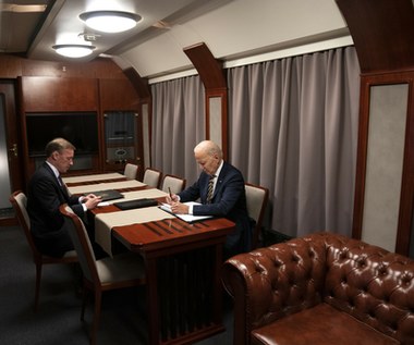 Joe Biden podróżował do Kijowa pociągiem polskiej produkcji. "Specjalnie zmodernizowany wagon"