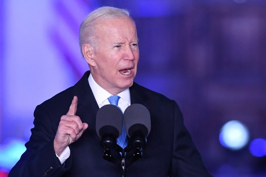 Joe Biden przemawia na Placu Zamkowym w Warszawie /Radek Pietruszka /PAP