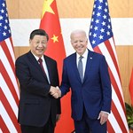 Joe Biden spotkał się z Xi Jinpingiem. "Ciepłe powitanie" 