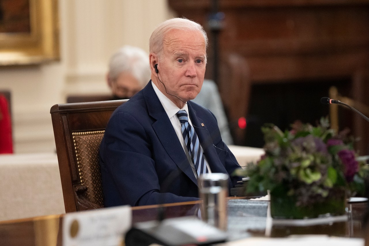 Joe Biden tymczasowo przekazał władzę Kamali Harris. Będzie pod narkozą