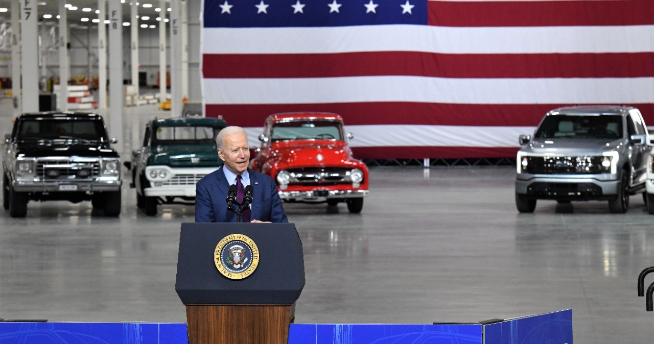 Joe Biden w zakładach Forda /Informacja prasowa