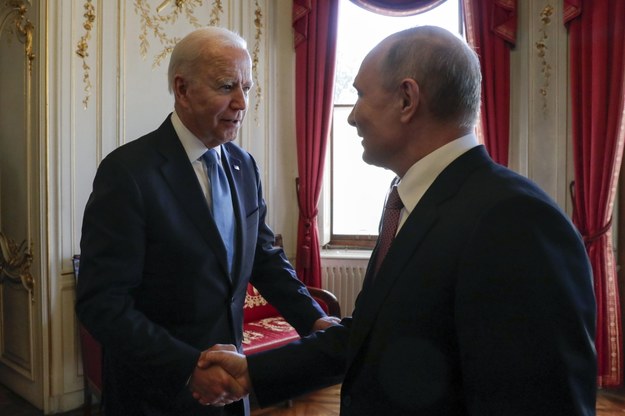 Joe Biden (z lewej) i Władimir Putin /MIKHAIL METZEL  /PAP/ITAR-TASS