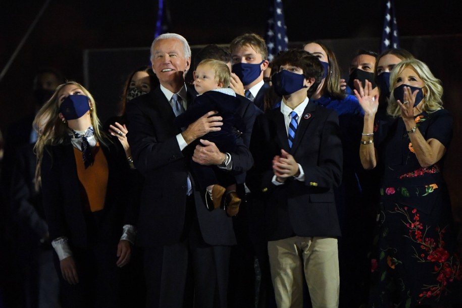 Joe Biden z rodziną /Robert Deutsch / POOL /PAP/EPA