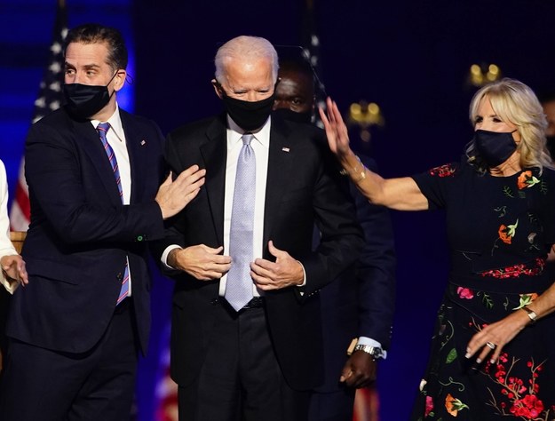 Joe Biden z synem Hunterem i żoną Jill /JIM LO SCALZO /PAP/EPA