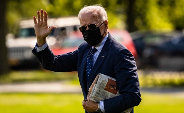 Joe Biden zachęca do szczepień. "Na świecie ludzie walczą, aby dostać zastrzyk"