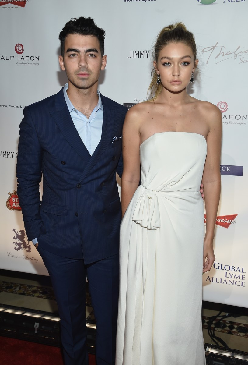 Joe Jonas i Gigi Hadid chętnie pokazywali się razem na imprezach /Dimitrios Kambouris /Getty Images