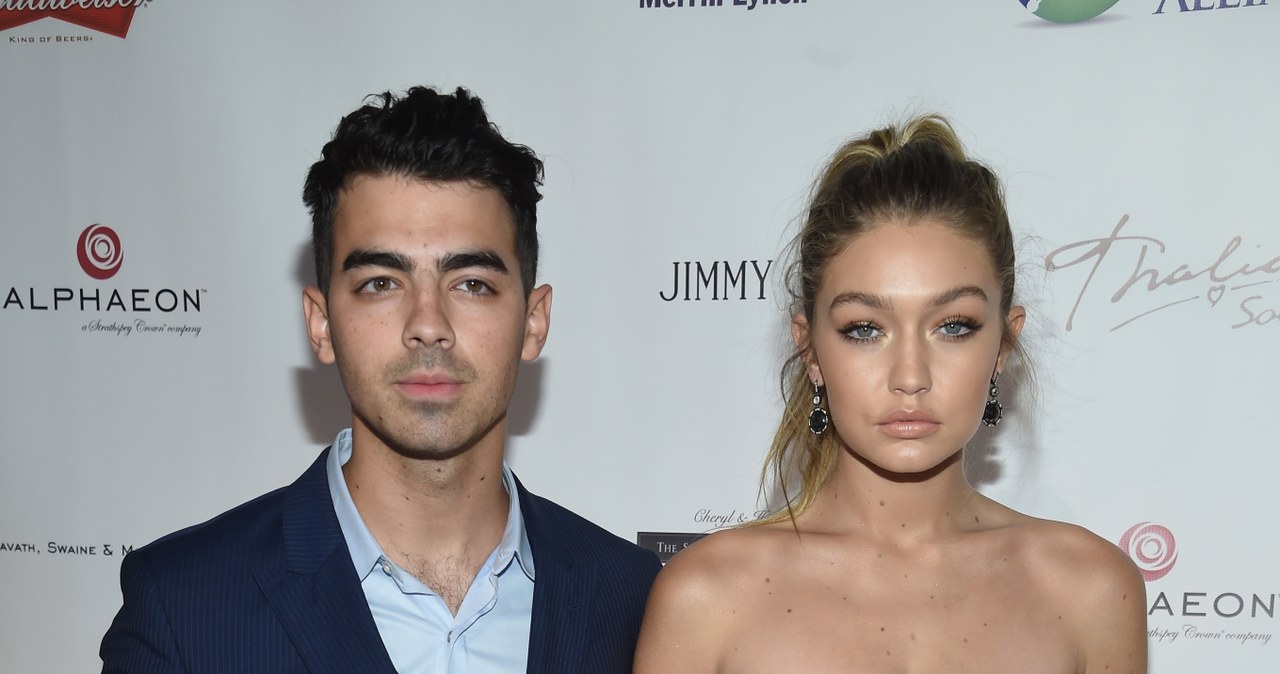 Joe Jonas i Gigi Hadid chętnie pokazywali się razem na imprezach /Dimitrios Kambouris /Getty Images