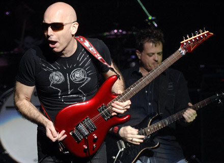 Joe Satriani - okradziony czy złodziej? (fot. Tim Mosenfelder) /Getty Images/Flash Press Media
