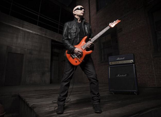 Joe Satriani zaczyna doceniać minimalizm /Sony Music