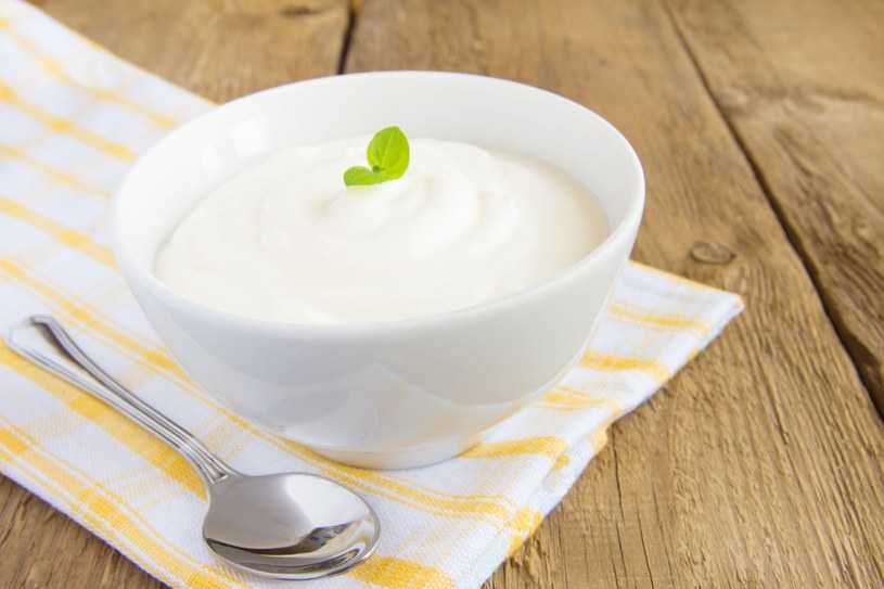 Jogurt z probiotykami to najlepsze lekarstwo na dolegliwości jelitowe /123RF/PICSEL