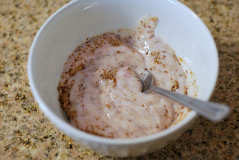 jogurt z siemieniem lnianym /© Photogenica