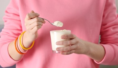 Jogurt z tym dodatkiem to duet idealny. Naukowcy potwierdzają jego działanie na jelita