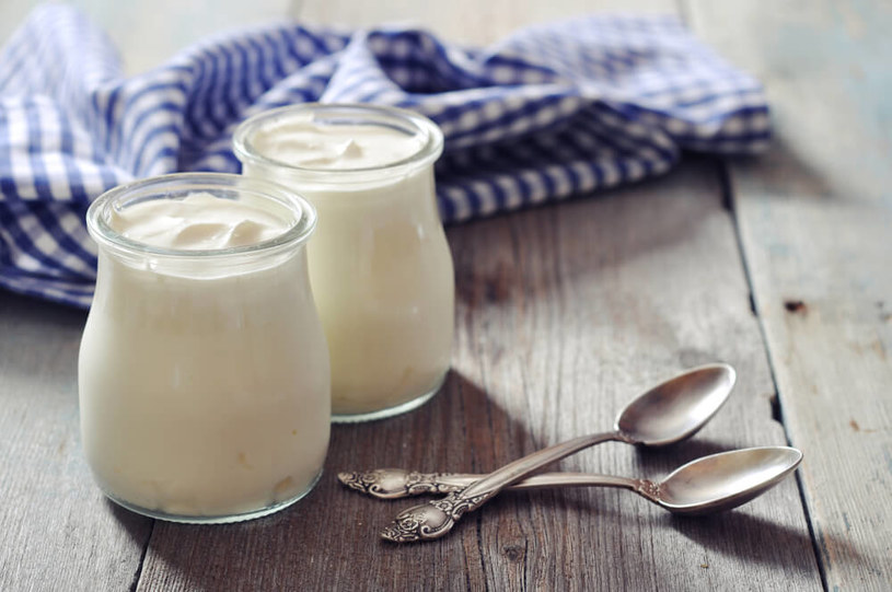 jogurt zapalenie bakteryjne /© Photogenica